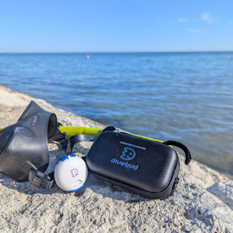 divebud freedive computer on the beach